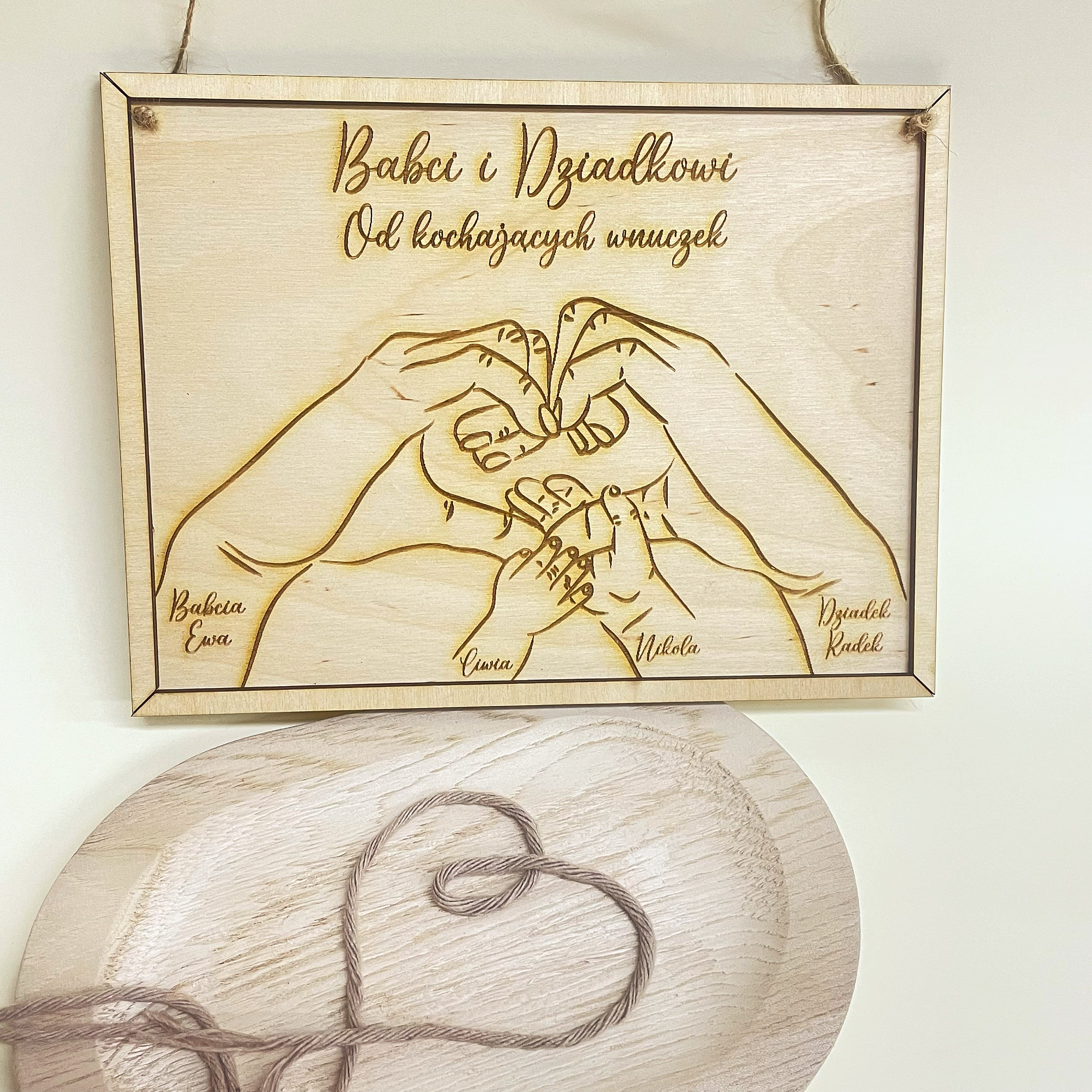 Ramka dłonie tworzące SERCE Dzień Babci i Dziadka