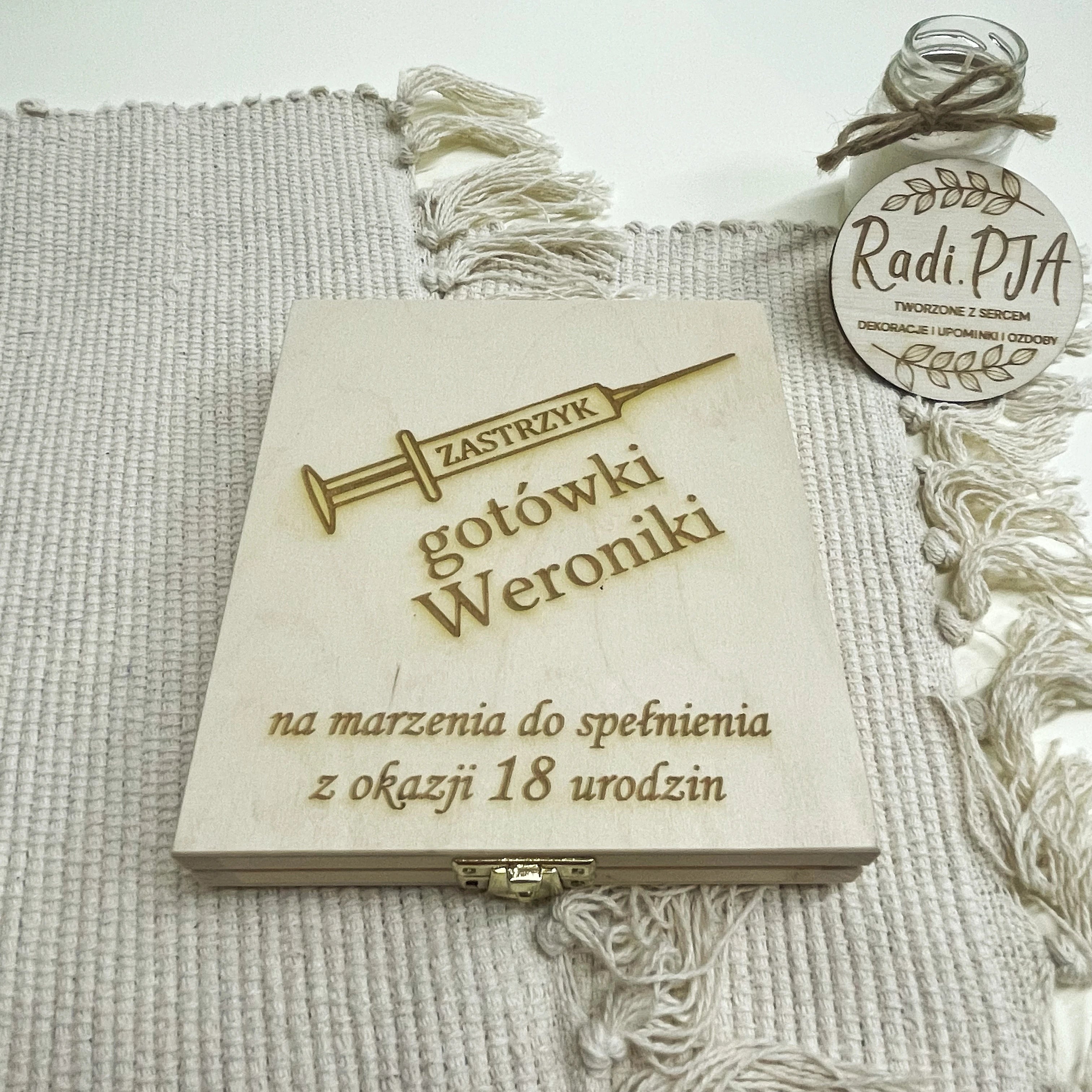 Zastrzyk gotówki 18 urodzin z personalizacją i życzeniami