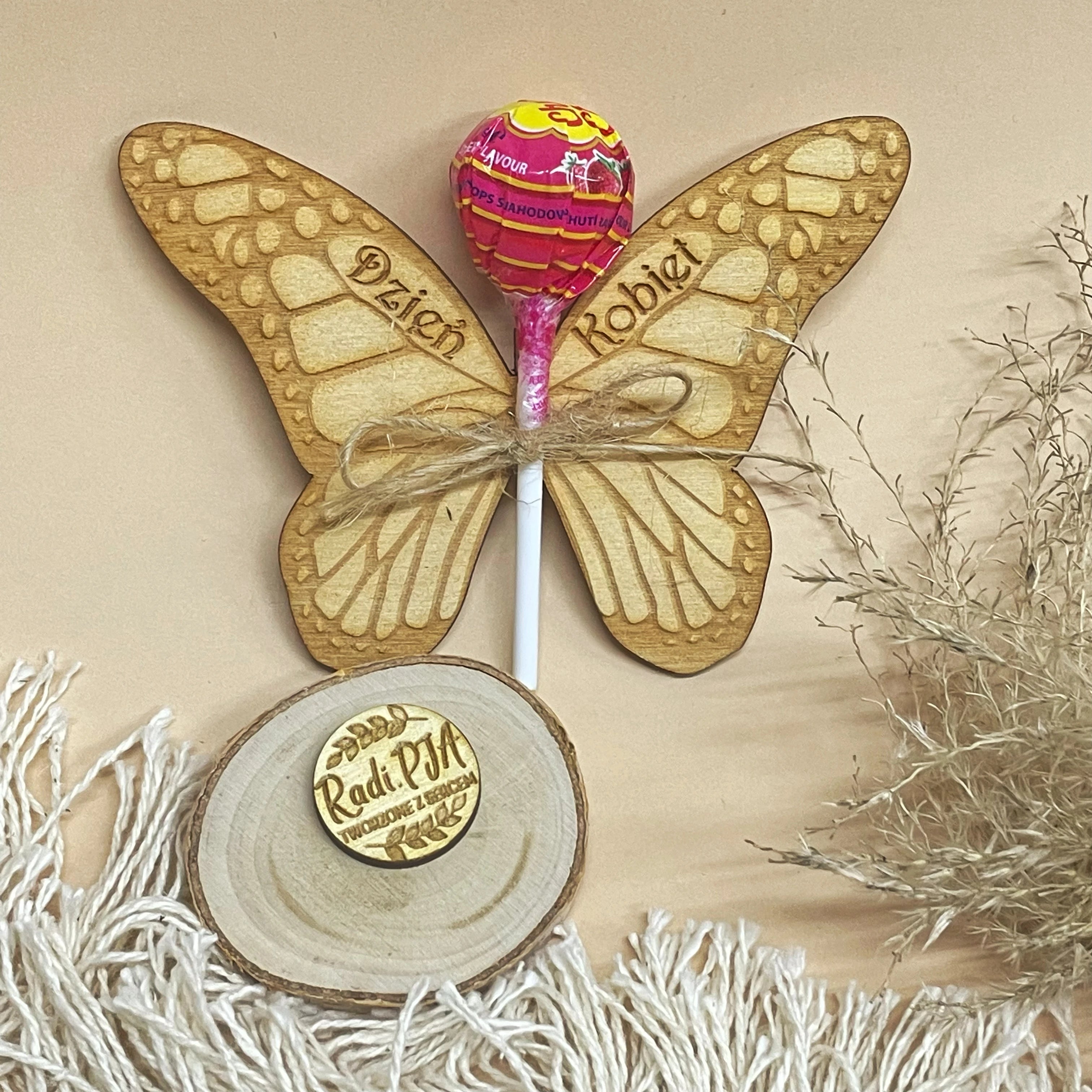 Dzień Kobiet MAGNES motyl grawerowany z imieniem