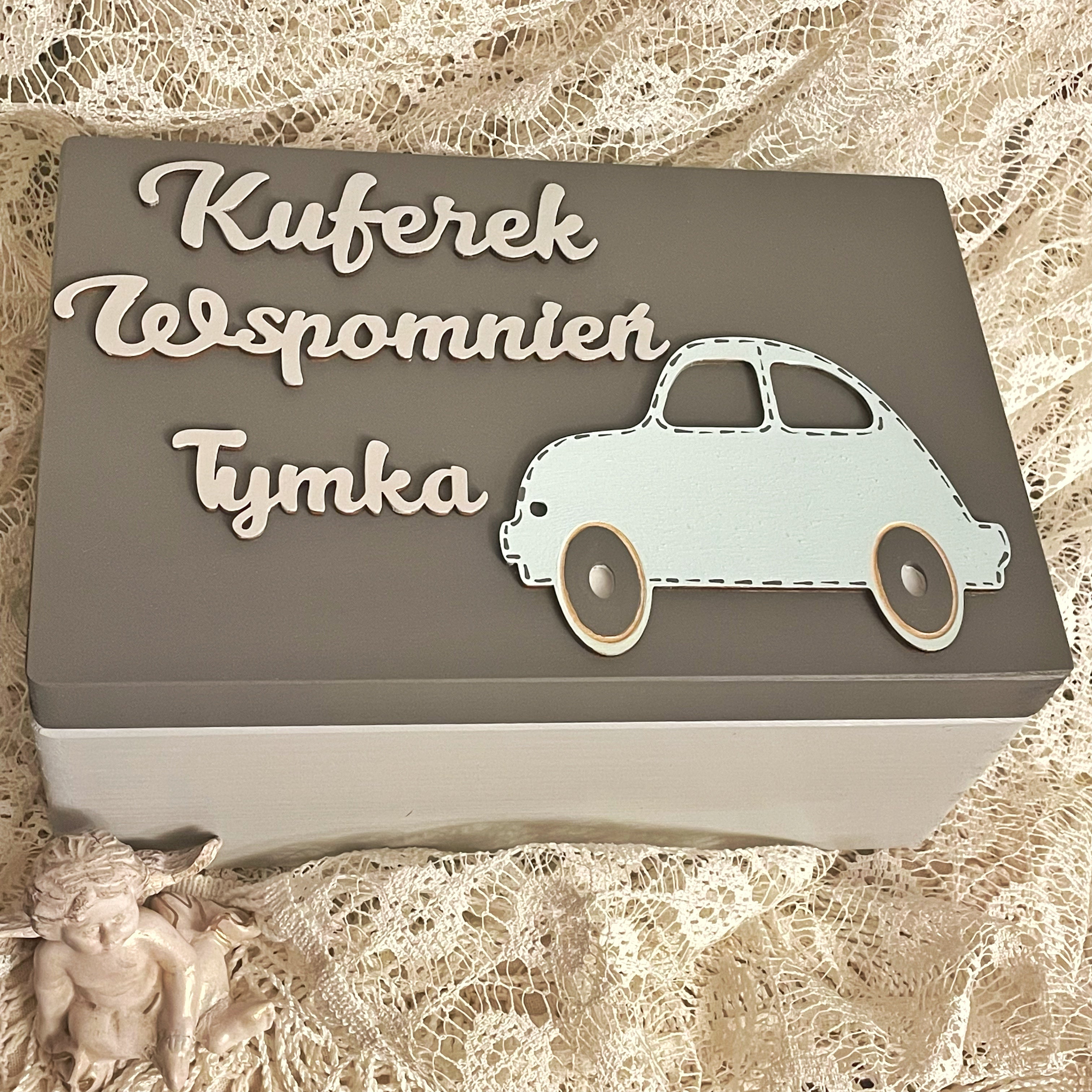 Kuferek szkatułka dla dziecka 30cm z imieniem i samochodem