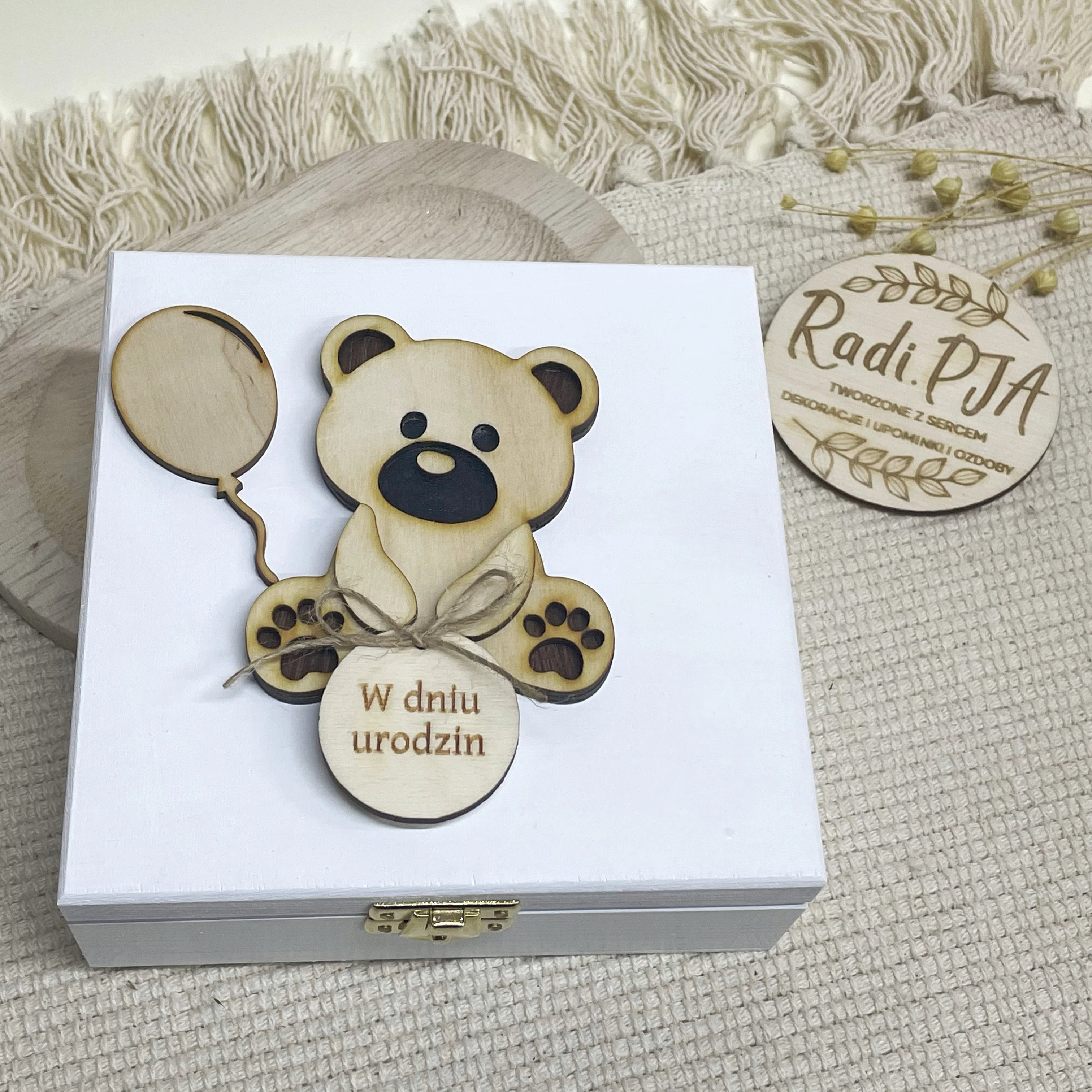 Biała szkatułka 16cm z misiem